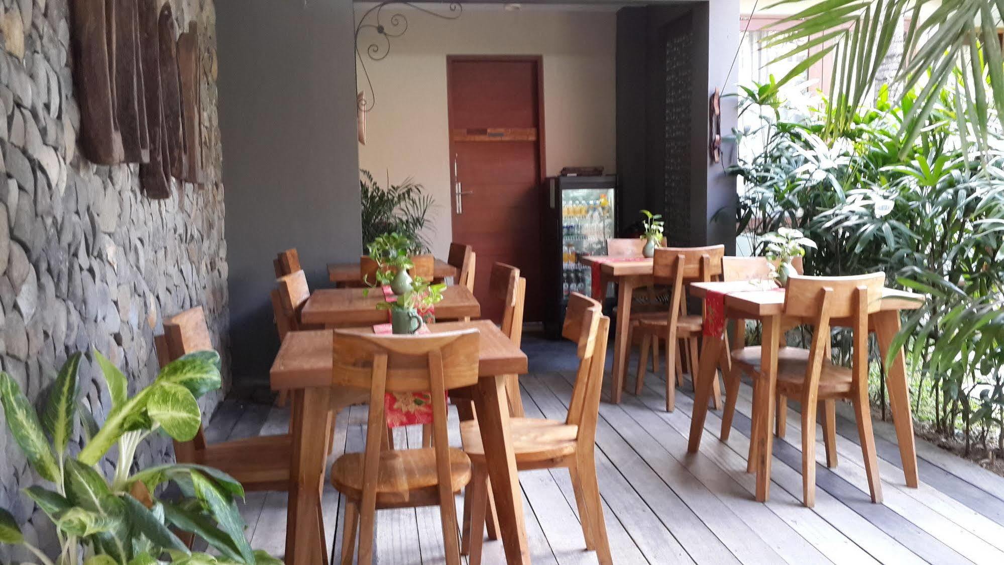Uma Karan Hotel Kuta  Ngoại thất bức ảnh